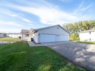 878 Trails End Rd, Saint Paul, MN 55123