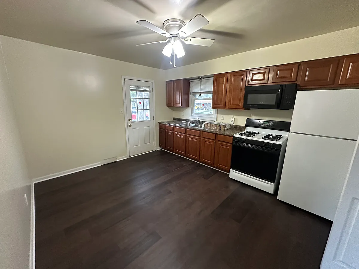 Building Photo - 5338 Rose Ave #5336