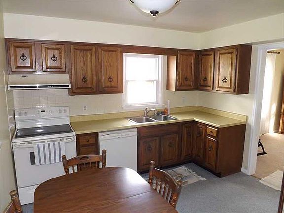 2nd image of 902 Earl Dr