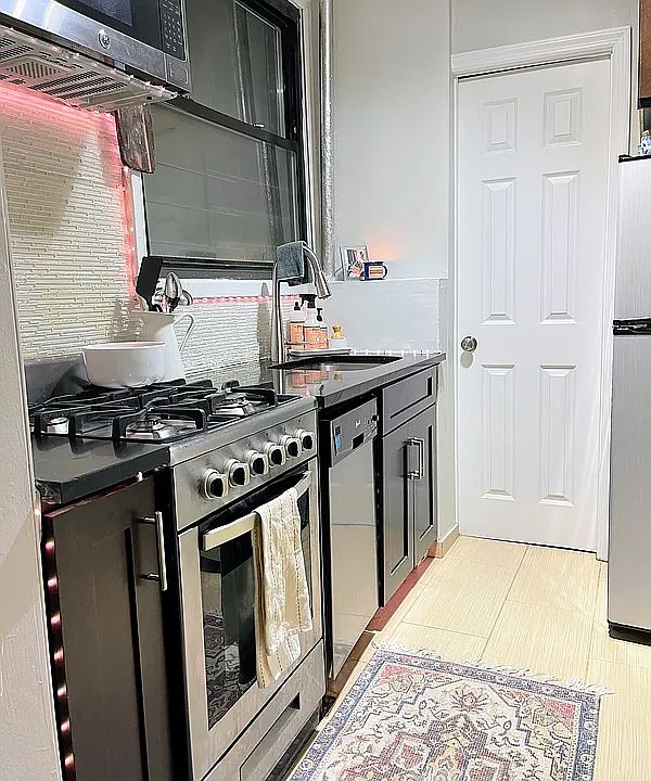 2nd image of 276 W 117th St APT 2B