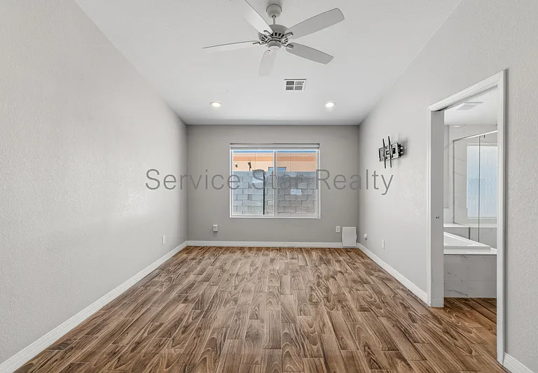 1558 W 5th St — Photo 13
