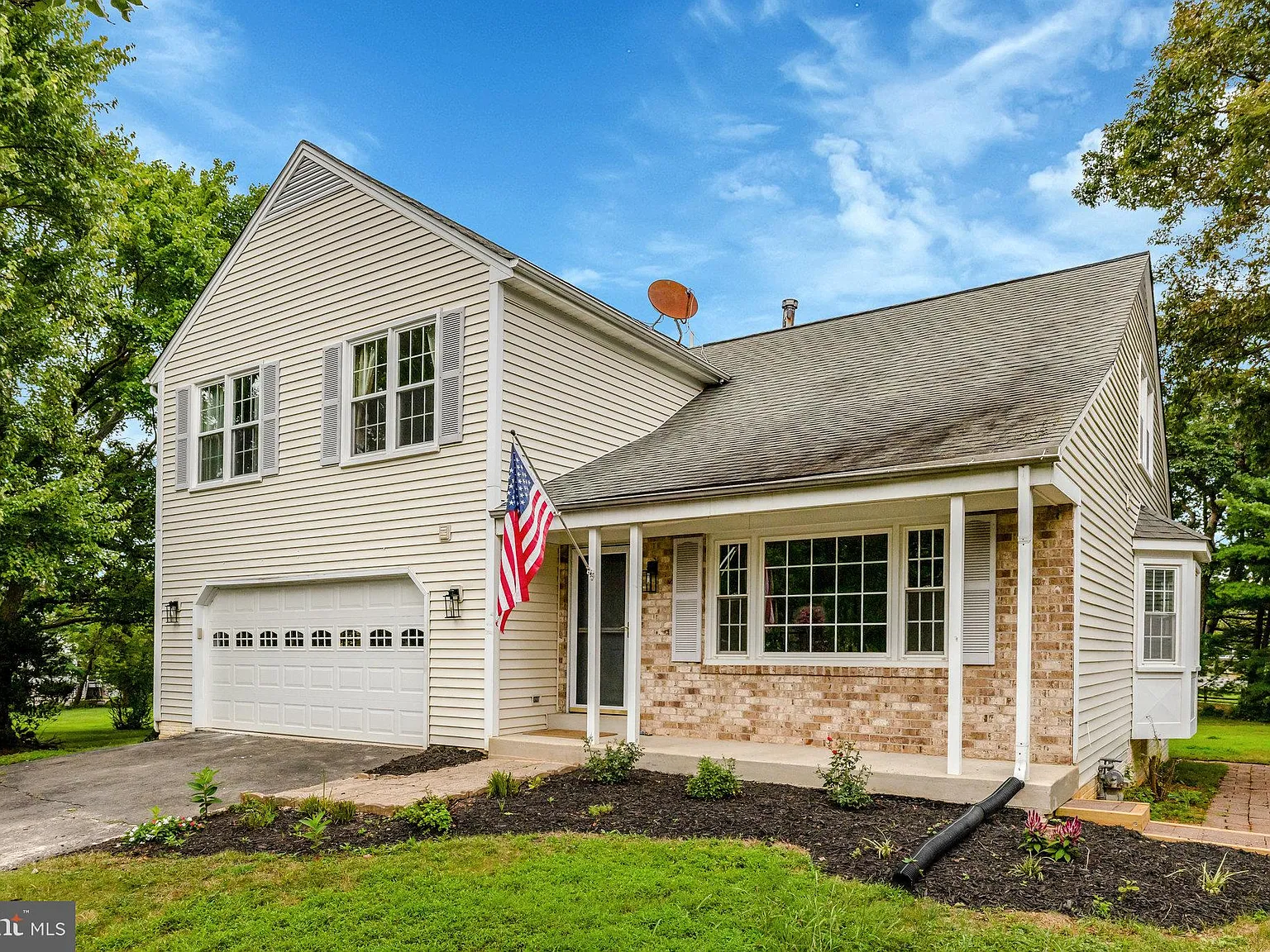 5 bed, 3.5 bath, 3604 sqft, $5,195 — Photo 1