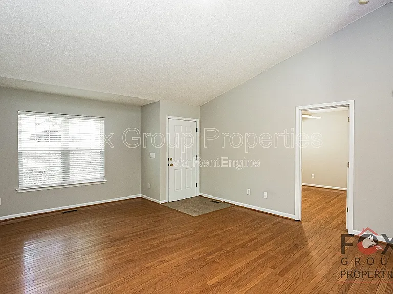 184 Brook Creek Dr — Photo 6