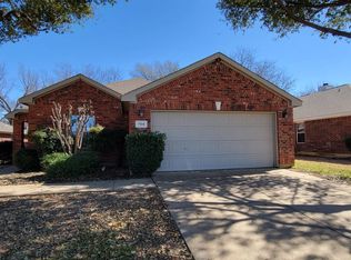 704 International Dr, Euless, TX 76039