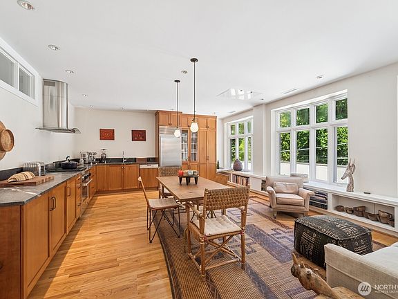 3rd image of 2809 1/2 Mount Rainier Drive S #4