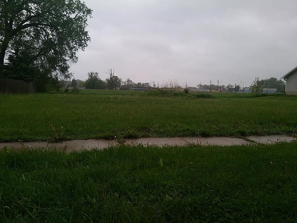 1st image of 1015 River Dr