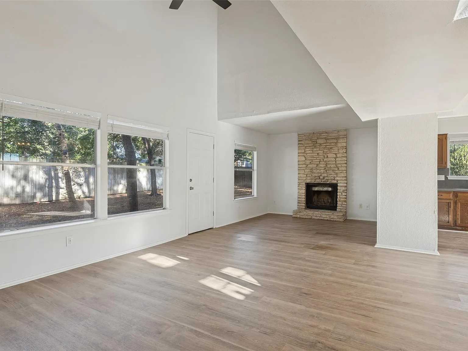 4 bed, 3.0 bath, 2064 sqft, $2,500 — Photo 3