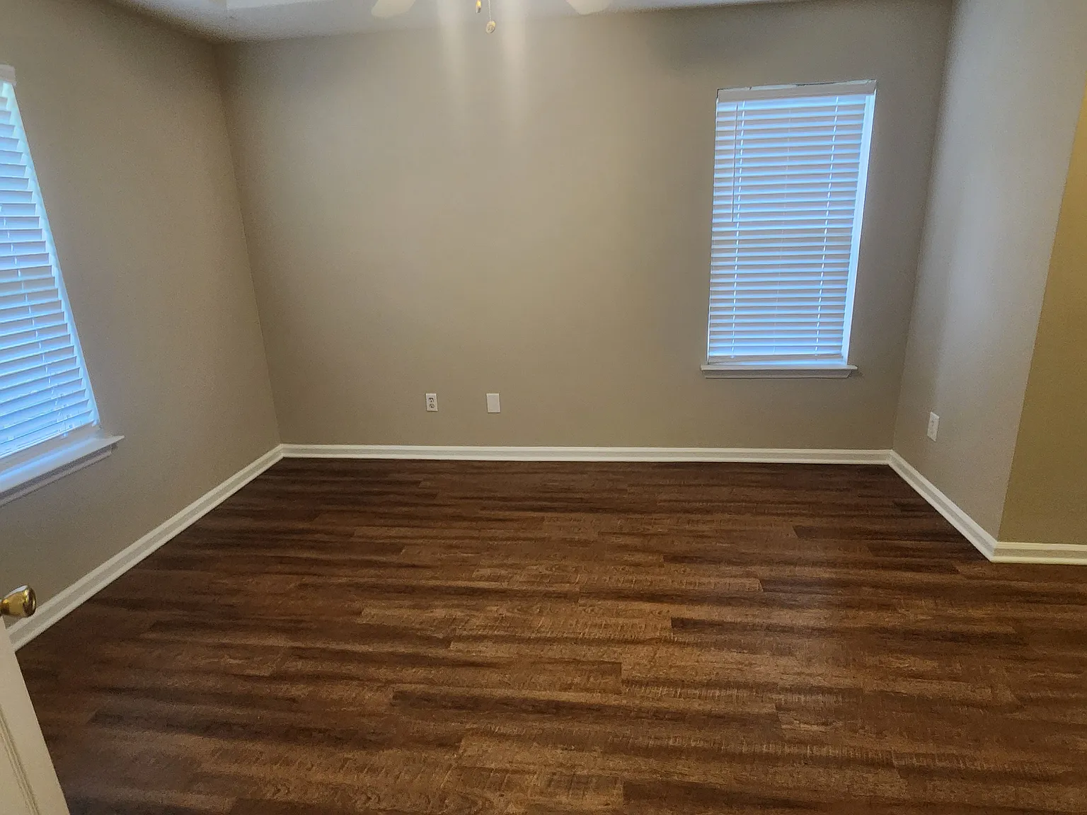 3 bed, 1054 sqft, $1,695 — Photo 4