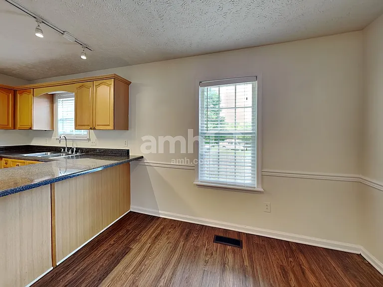 643 Glenties Dr — Photo 5