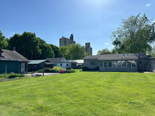 45 N Ash St, Weldon, IL 61882