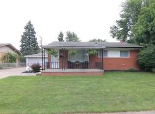 16750 Charleston St, Roseville, MI 48066