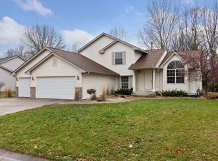 1490 Bluebird Dr, Waconia, MN 55387