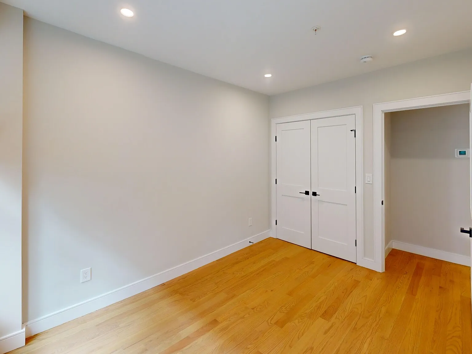 4 bed, 1100 sqft, $6,995 — Photo 4