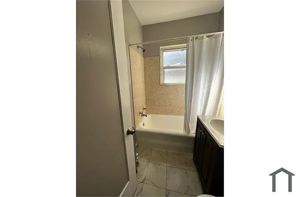 Building Photo - 7255 S Phillips Ave #2A