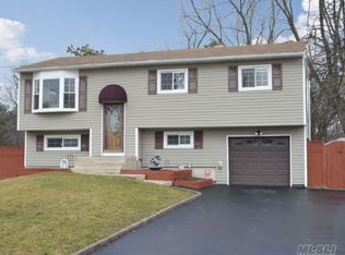 499 Hawkins Rd, Selden, NY 11784