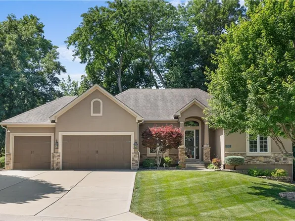 1212 SE Woodbine Dr, Blue Springs, MO 64014