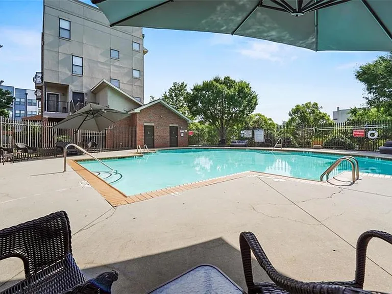 898 Oak St SW #1105 — Photo 5