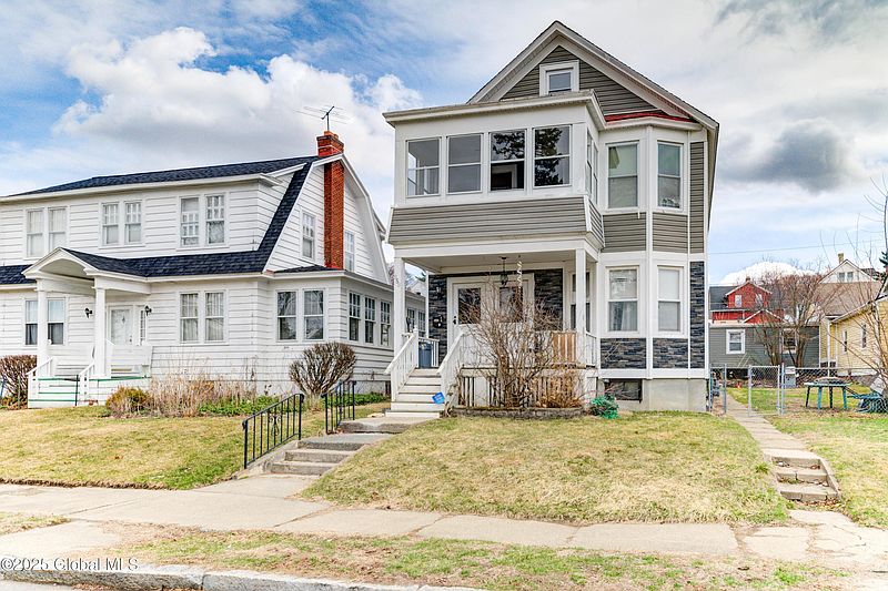 2nd image of 858 6th Avenue