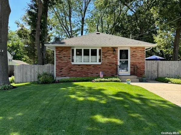 222 Avenue C, Ronkonkoma, NY 11779