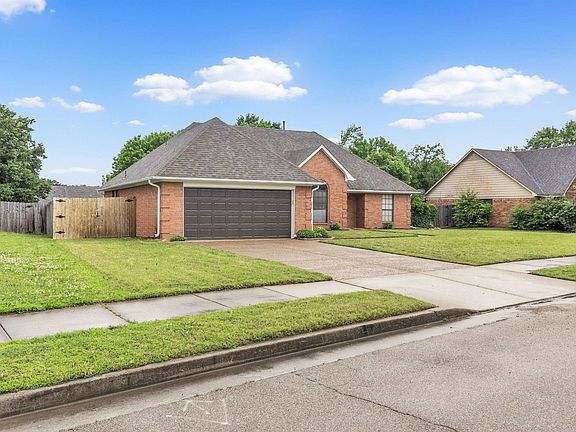 4th image of 3715 Oakmoor Cir W
