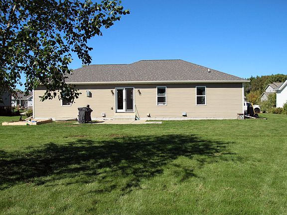 3rd image of 1129 Red Oak Cir