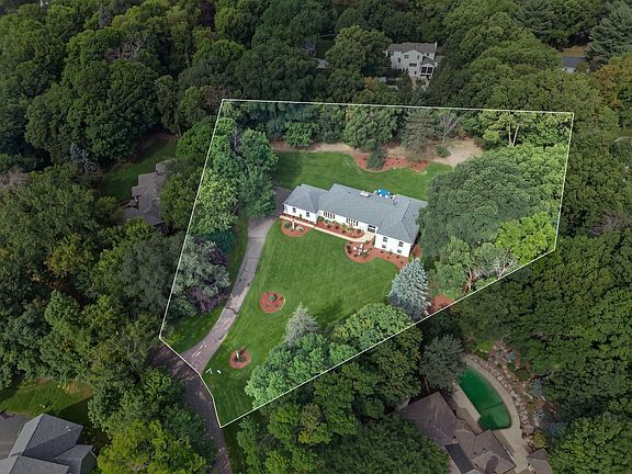 4th image of 3945 Hillcrest Way
