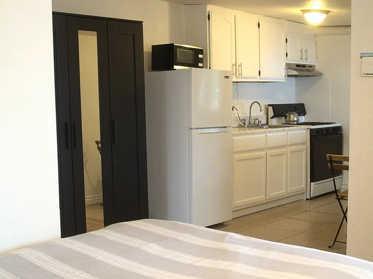 16404 S Menlo Ave #C — Photo 7
