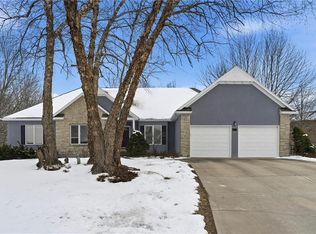 1704 SW Summit Hill Cir, Lees Summit, MO 64081