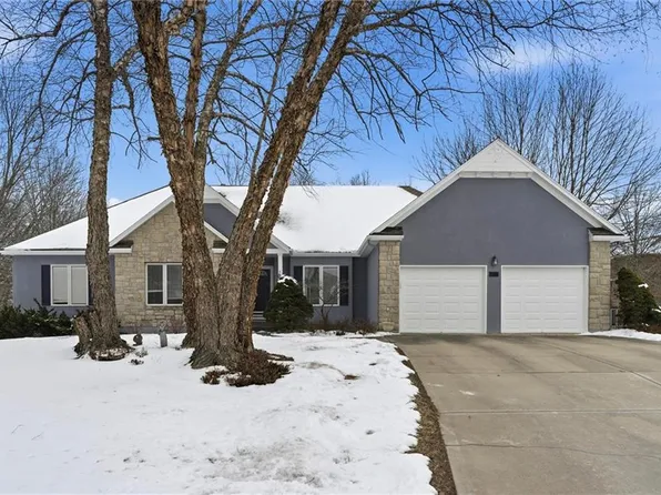 1704 SW Summit Hill Cir, Lees Summit, MO 64081