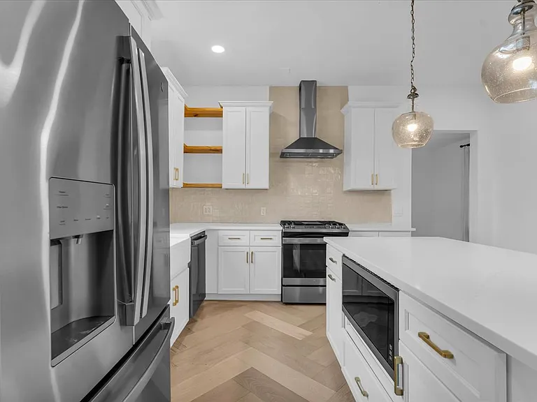 1714 Bagley St — Photo 9