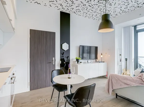 185 Roehampton Ave #609, Toronto, ON M4P 0C6