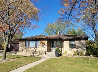 526 E Riverside Blvd, Loves Park, IL 61111