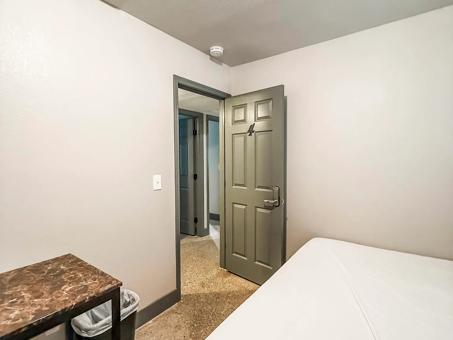 4 bed, 2.0 bath, 1250 sqft, $992 — Photo 3
