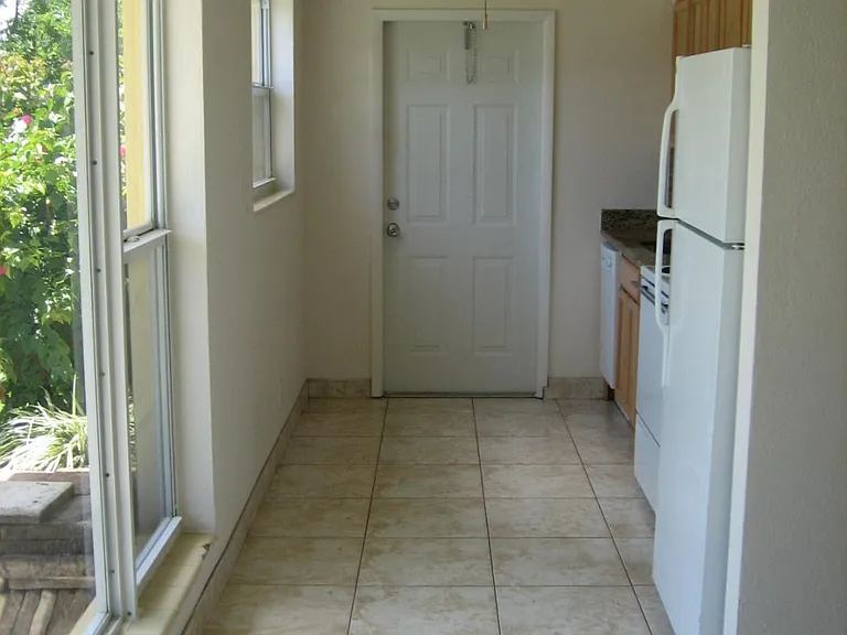 231 NE 24th St #1 — Photo 4