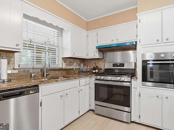 5th image of 6828 Rockland Rd