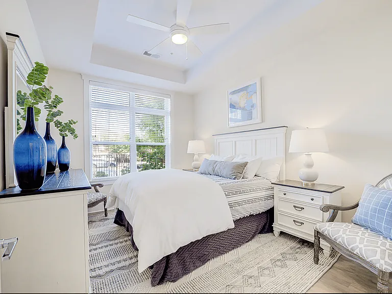 Holly Crest Apartments — Photo 27