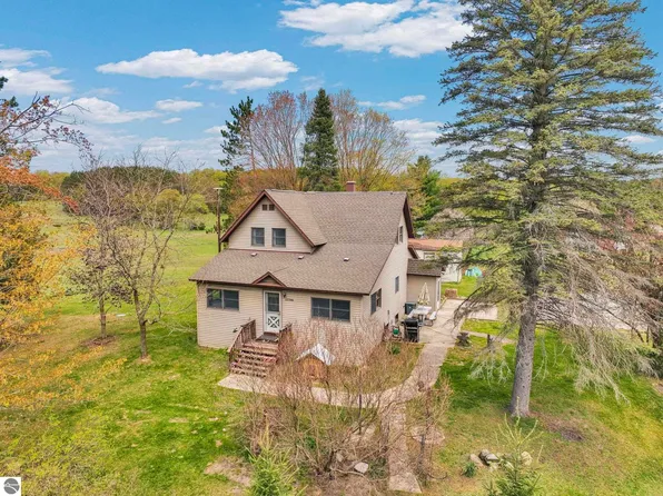22386 Sixteen Mile Rd, Leroy, MI 49655