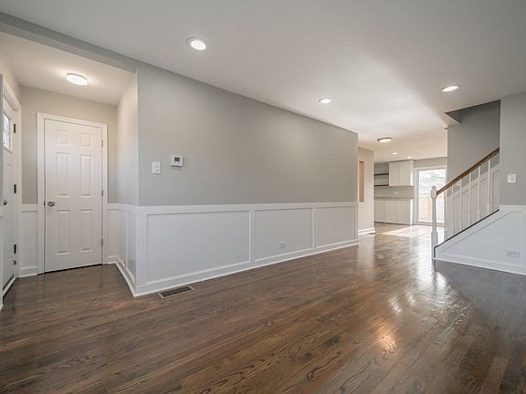 3rd image of 10809 S Avenue L