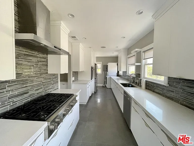 842 S Wooster St — Photo 1