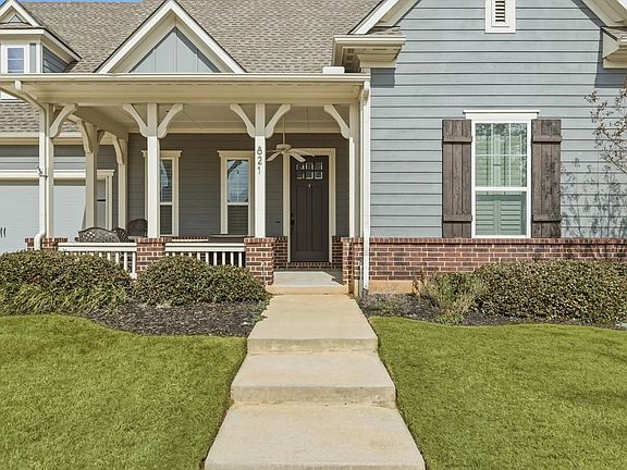 2nd image of 821 Crimson Rd
