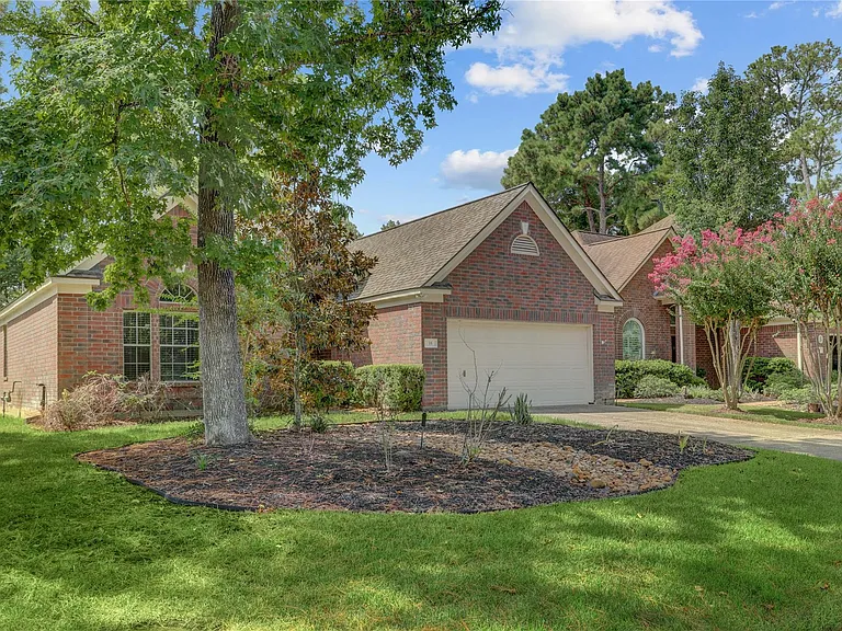 35 Tranquil Glade Pl — Photo 3
