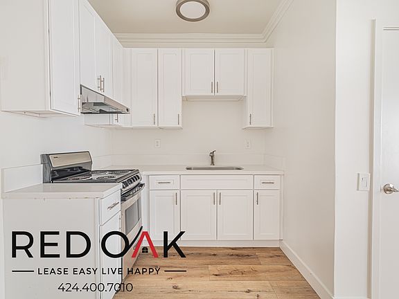 3rd image of 851 Fedora St #307
