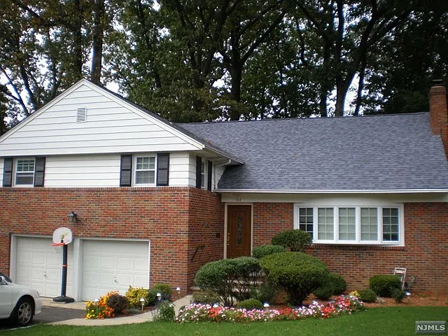 107 Wanamaker Ave photo 1