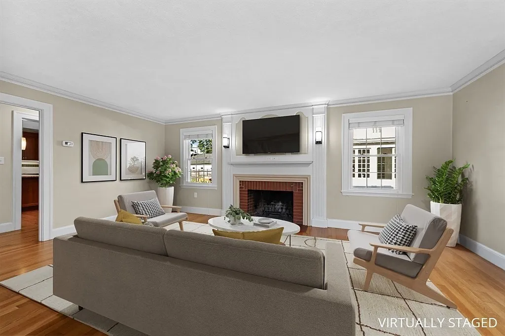 4 bed, 2.5 bath, 2000 sqft, $6,800 — Photo 2