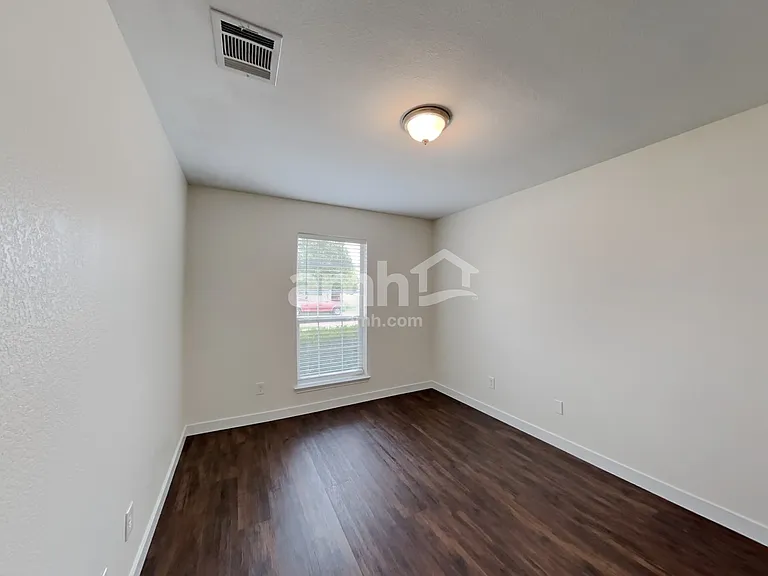 120 Jennings Dr — Photo 15