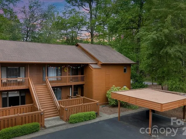 16 W Woodsong Ln, Brevard, NC 28712