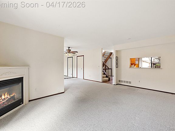 5th image of 23243 Farmington Rd