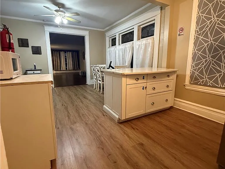 840 W Walnut St — Photo 5