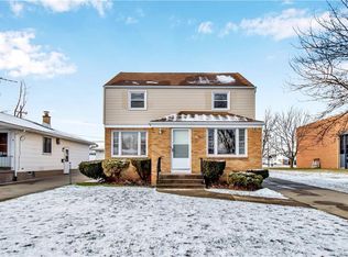 18 Alberta Dr, Amherst, NY 14226