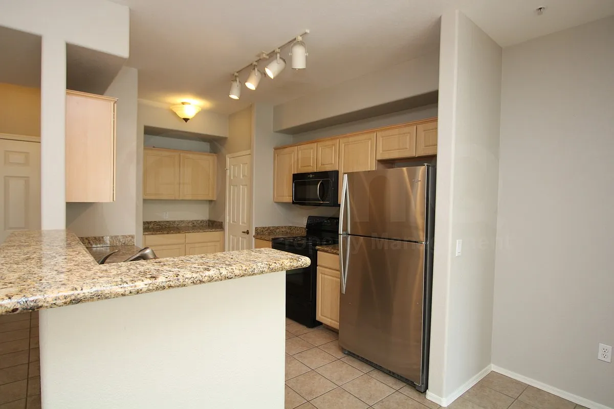 2 bed, 2.0 bath, 1082 sqft, $1,795 — Photo 4